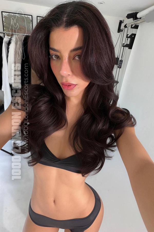 36B Skinny London Escort
