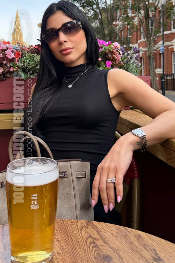 32C Outcall London Escort